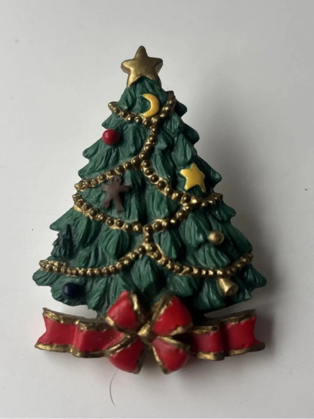 Vintage AGC Inc. Resin Christmas Tree w/Red Bow Pin Brooch 2